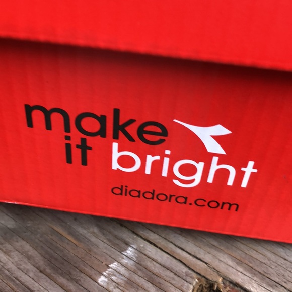 Diadora Striker B boy Shoes New in Box - Picture 7 of 7